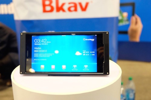 Smartphone Bphone lần đầu tiên xuất hiện tại CES 2014