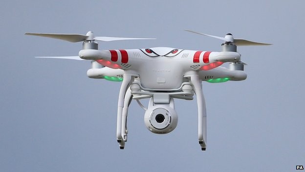 Drone (lthiết bị bay không người lái) được sử dụng nhiều gần đây.