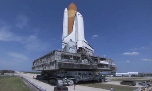 Cỗ xe 2.700 tấn chuyên chở tên lửa của NASA