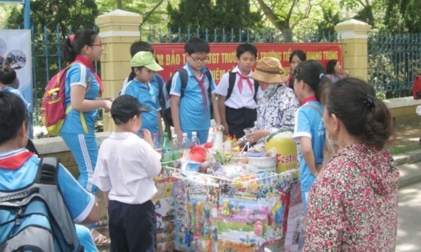 Giới trẻ Việt ăn quà vặt mỗi tháng hết 13.000 tỷ đồng 