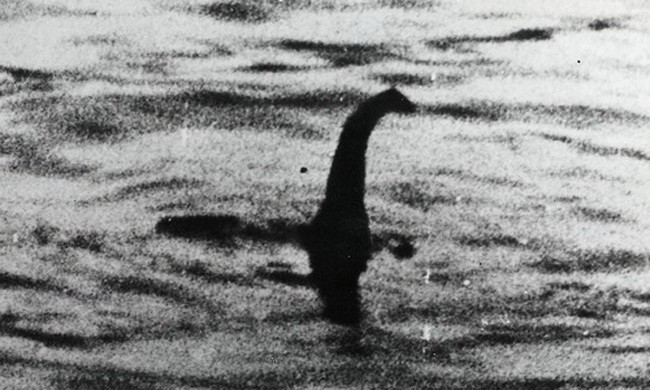 Sự thực sau bức ảnh nổi tiếng chụp quái vật hồ Loch Ness