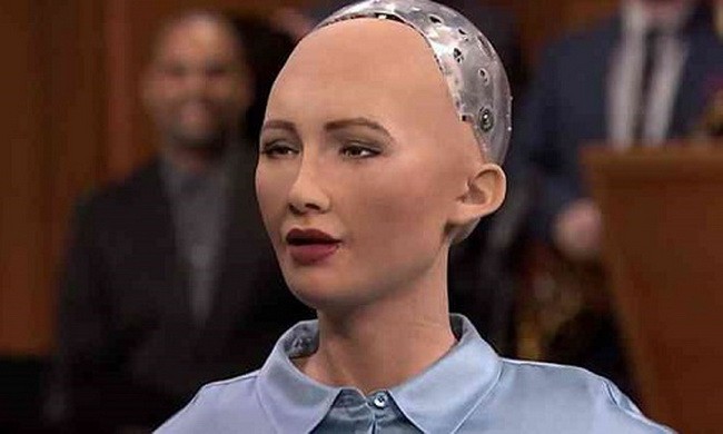Robot Sophia tiết lộ mẫu người yêu lý tưởng