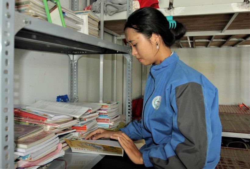 Bạn đọc Báo GD&TĐ tiếp sức đến trường cho một học sinh người Mông ảnh 3