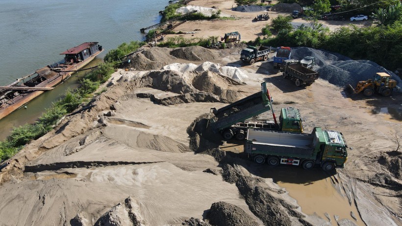  Huyện ủy Triệu Phong chỉ đạo xử lý dứt điểm nhiều bãi tập kết cát sỏi hoạt động trái phép.