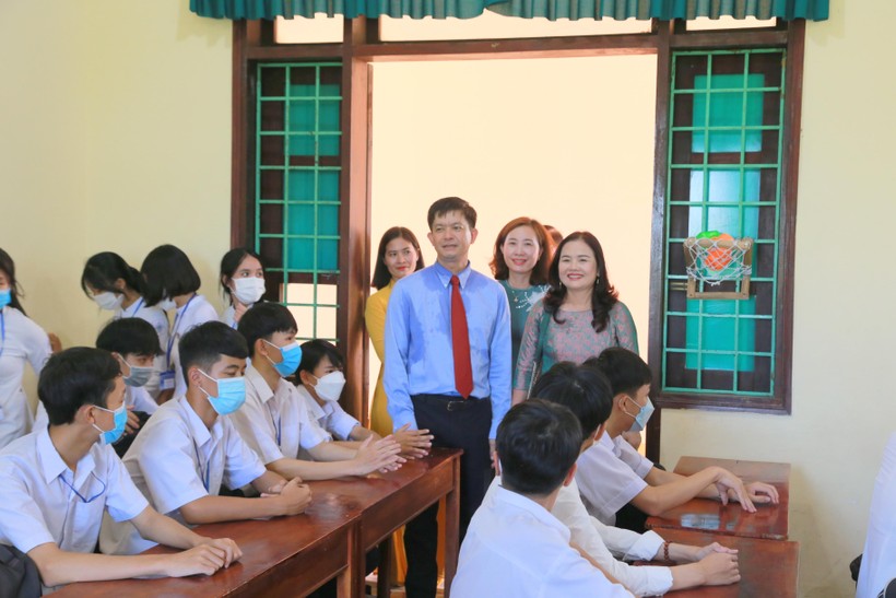 Bí thư tỉnh Quảng Trị: Mong thầy cô khắc phục khó khăn, nâng cao chất lượng giáo dục ảnh 4