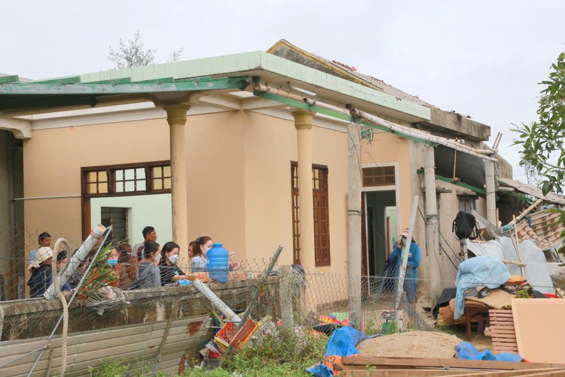 Ngành Giáo dục Quảng Trị động viên, hỗ trợ giáo viên bị thiệt hại do lốc xoáy ảnh 2
