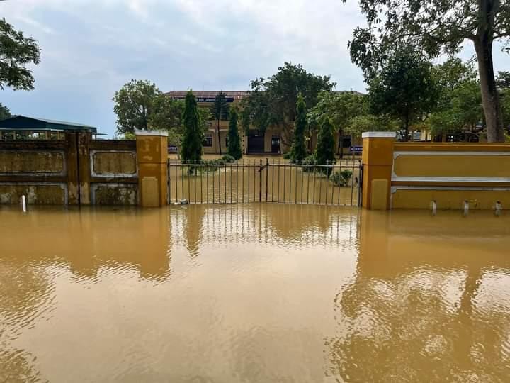 Trường học vùng ngập lụt Quảng Trị khắc phục khó khăn giảng dạy trở lại ảnh 2