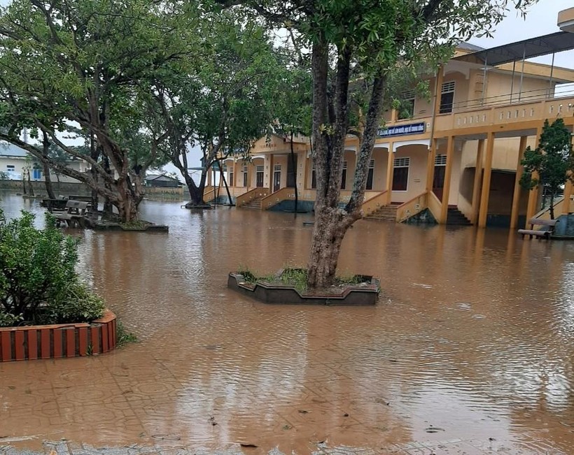 Trường học vùng ngập lụt Quảng Trị khắc phục khó khăn giảng dạy trở lại ảnh 7
