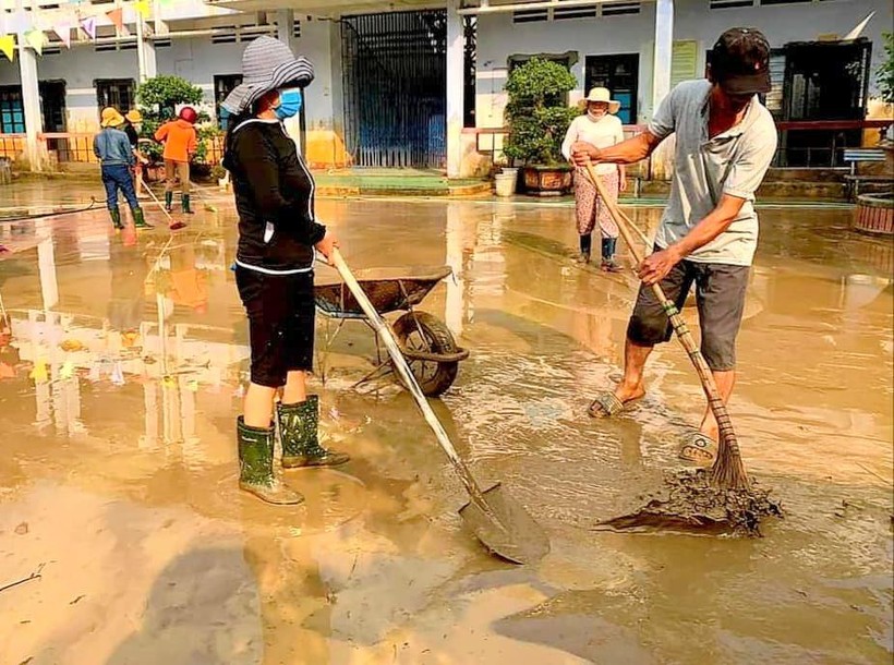 Trường học vùng ngập lụt Quảng Trị khắc phục khó khăn giảng dạy trở lại ảnh 13