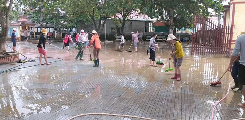 Trường học vùng ngập lụt Quảng Trị khắc phục khó khăn giảng dạy trở lại ảnh 15