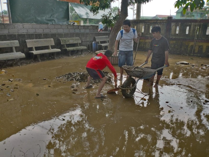 Trường học vùng ngập lụt Quảng Trị khắc phục khó khăn giảng dạy trở lại ảnh 14