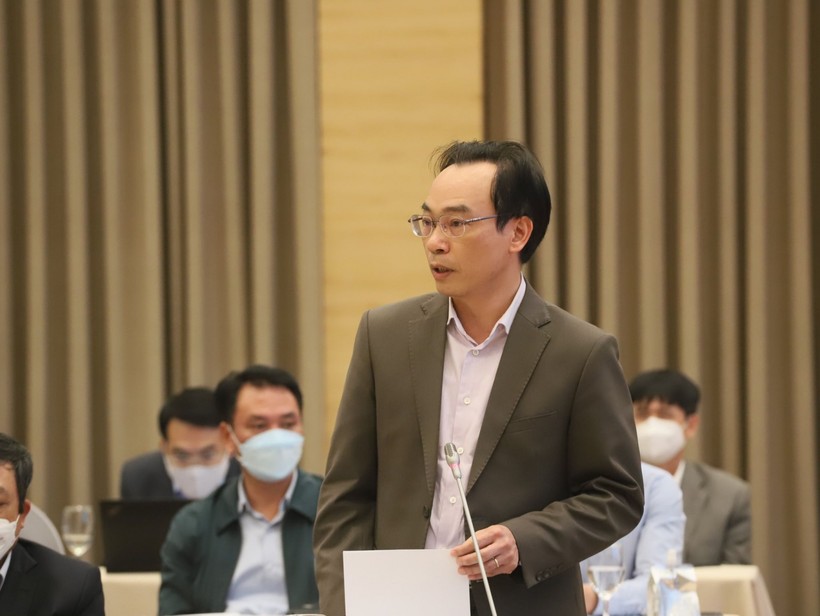 Thứ trưởng Bộ GD&ĐT Hoàng Minh Sơn trả lời báo chí ngày 4/4.