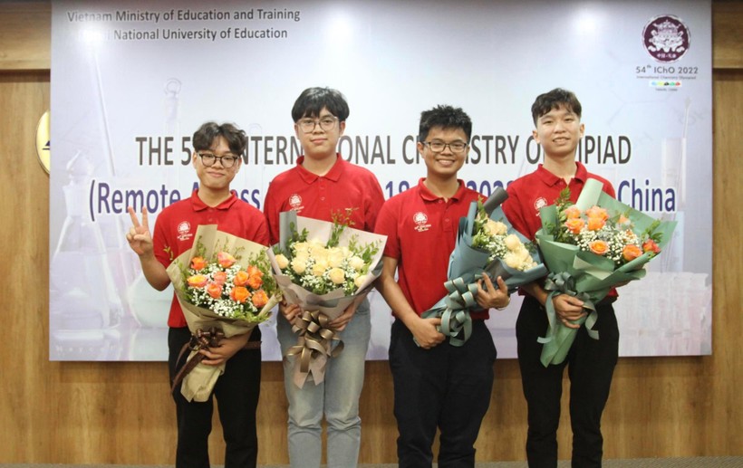 4 học sinh Việt Nam đoạt huy chương Vàng Olympic Hoá học quốc tế 2022