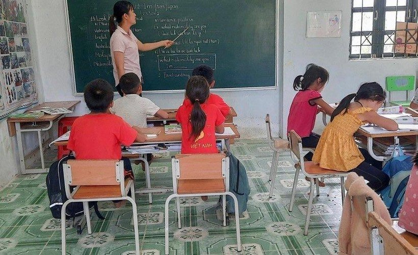 Cô Phạm Thu Trang và giờ học tiếng Anh cho học sinh lớp 3 + 4 tại điểm Tin Lán.