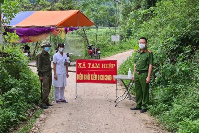 Chốt kiểm soát dịch Covid-19 tại xã Tam Hiệp (huyện Yên Thế, Bắc Giang).