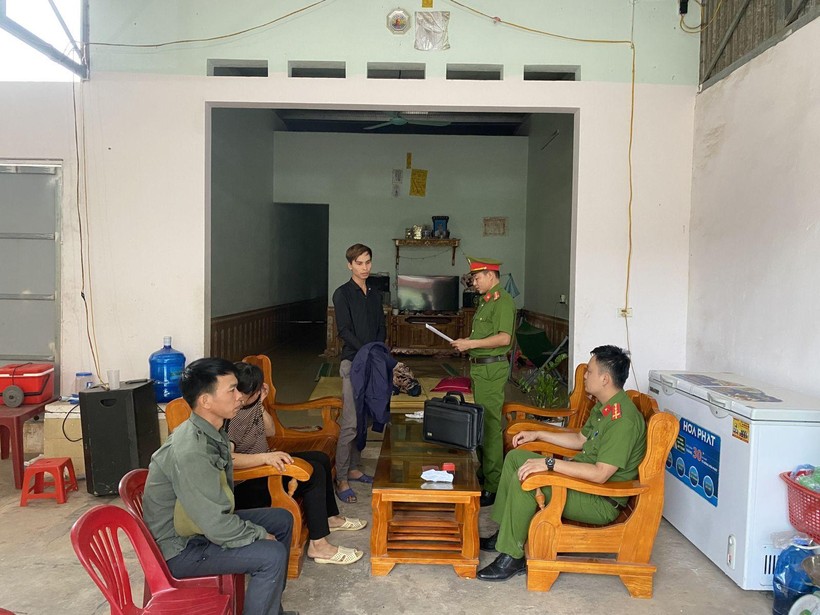 Cơ quan chức năng thi hành các biện pháp tố tụng đối với Nguyễn Văn Hưng.