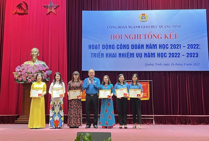 Các cá nhân được tặng Kỷ niệm chương “Vì sự nghiệp xây dựng tổ chức Công đoàn” của Tổng LĐLĐ Việt Nam.