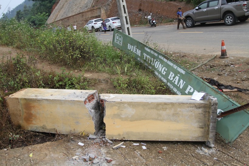 Trụ cổng trường học bị sập tại Lào Cai