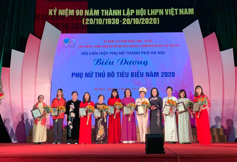 Lãnh đạo TP Hà Nội biểu dương 10 phụ nữ Thủ đô tiêu biểu xuất sắc năm 2020