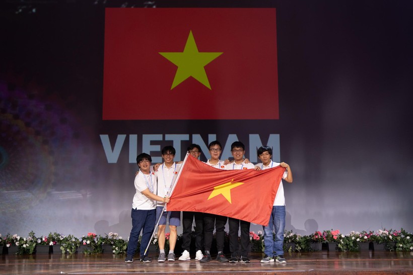 Đội tuyển Việt Nam tham dự IMO 2022
