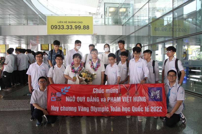 Bộ GD&ĐT chúc mừng thành tích xuất sắc của đoàn học sinh Việt Nam tại Olympic Toán quốc tế ảnh 1