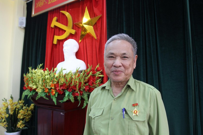 Bộ trưởng Nguyễn Kim Sơn tặng bằng khen cho thí sinh cao tuổi nhất, thương binh hạng 3/4 ảnh 2