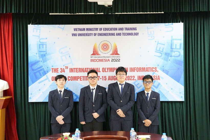 Bốn học sinh tham dự Olympic Tin học quốc tế năm 2022