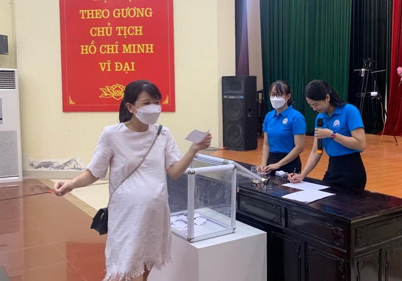 Hà Nội: Hàng trăm phụ huynh bốc thăm giành suất vào trường mầm non ảnh 3