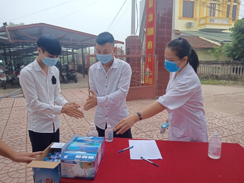 Học sinh Bắc Giang trở lại trường học đảm bảo các yêu cầu phòng chống dịch.