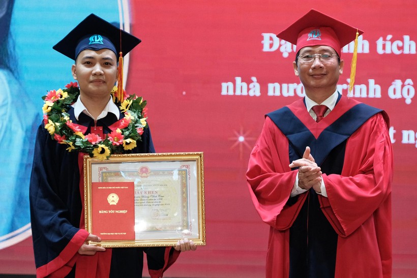 Trường Đại học Nội vụ Hà Nội trao bằng tốt nghiệp cho gần 700 tân cử nhân ảnh 3