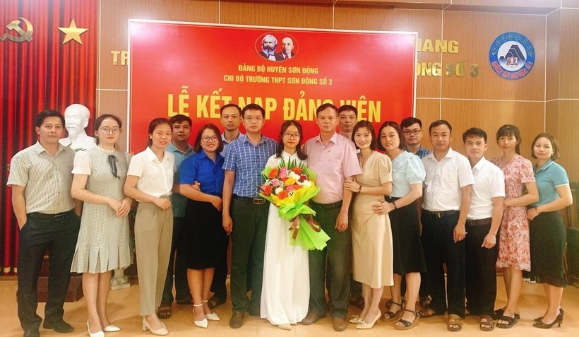 Bắc Giang: Thêm học sinh THPT vinh dự đứng trong hàng ngũ của Đảng ảnh 1