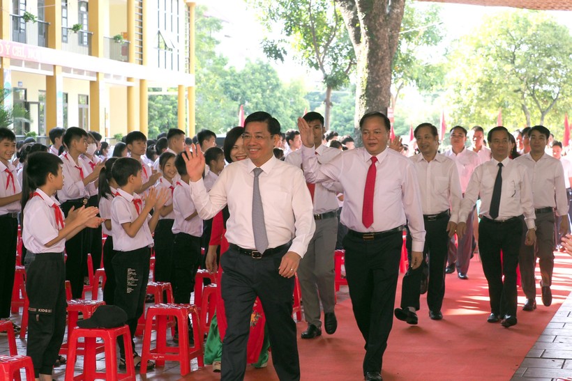 Bí thư Tỉnh ủy Bắc Giang: Tập trung đầu tư “3 trụ cột” là Chuyển đổi số - Đội ngũ giáo viên - Ngoại ngữ  ảnh 1