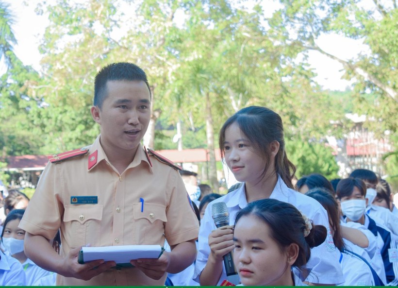 Bắc Giang tuyên truyền phổ biến giáo dục pháp luật cho hơn 1000 học sinh
