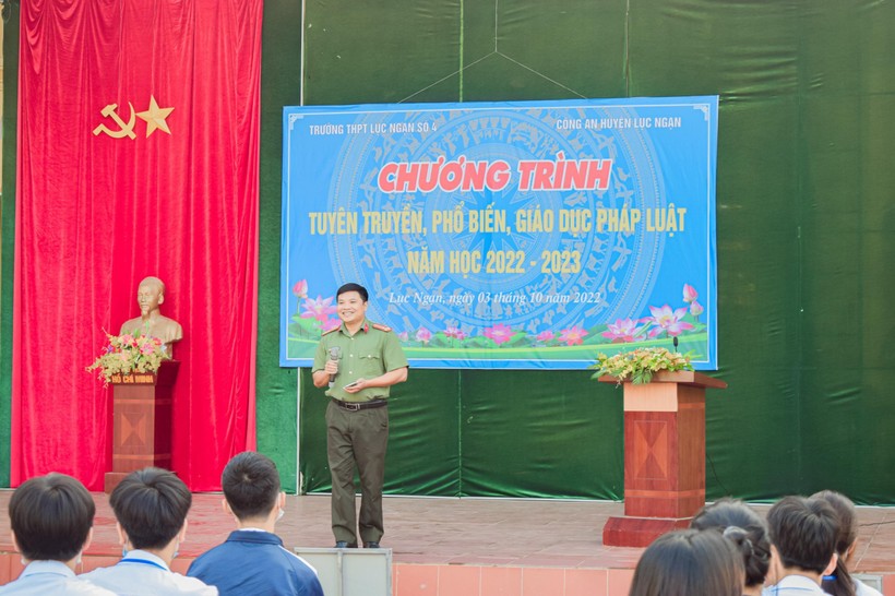 Bắc Giang tuyên truyền phổ biến giáo dục pháp luật cho hơn 1000 học sinh ảnh 1