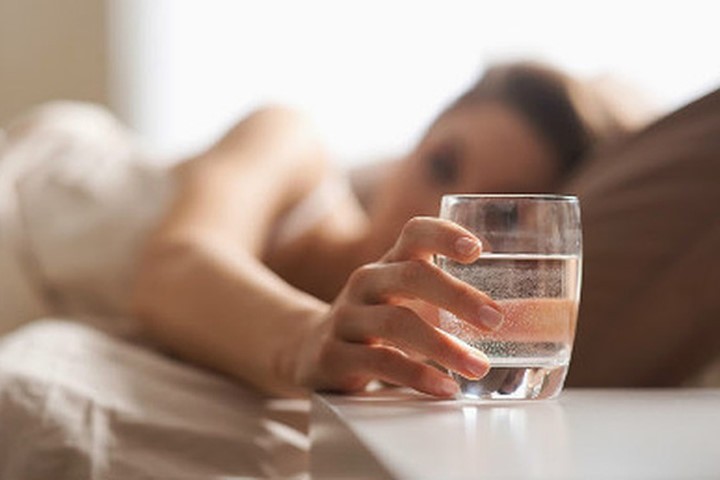 Uống nước khi bụng đói trong vòng 1 tháng và kết quả không ngờ phụ nữ nào cũng mơ