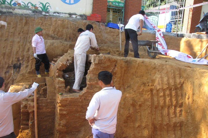 Khai quật 2 ngôi mộ cổ tại Đông Triều, Quảng Ninh