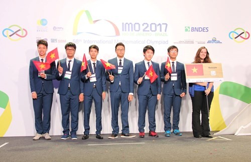 Đoàn học sinh Việt Nam đã xuất sắc giành 4 HCV, 1 HCB và 1 HCĐ tại kì thi Olympic Toán quốc tế năm 2017