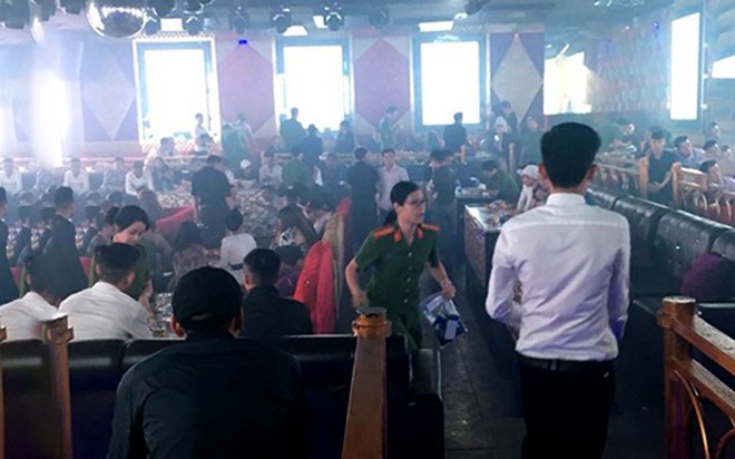 Công an kiểm tra bất ngờ quán bar vào rạng sáng ngày 29 Tết nguyên Đán 2018