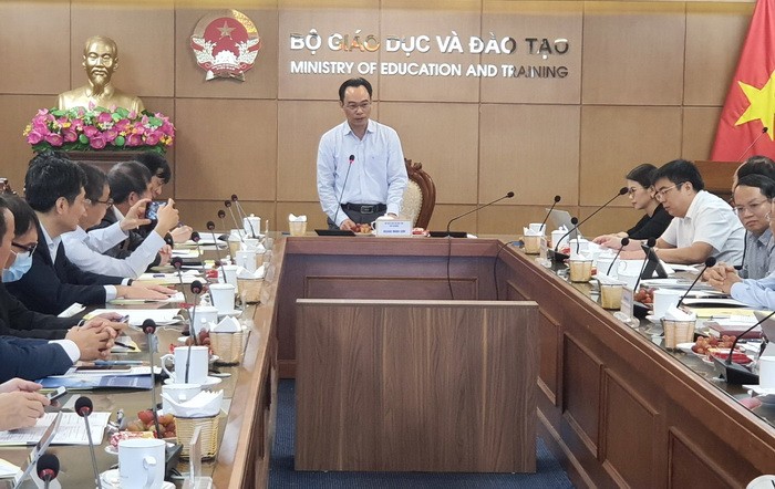 Thứ trưởng Hoàng Minh Sơn phát biểu tại phiên họp.