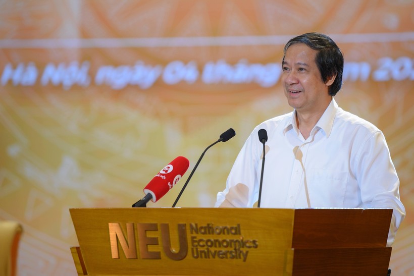 Bộ trưởng Nguyễn Kim Sơn phát biểu kết luận Hội nghị tự chủ đại học năm 2022.