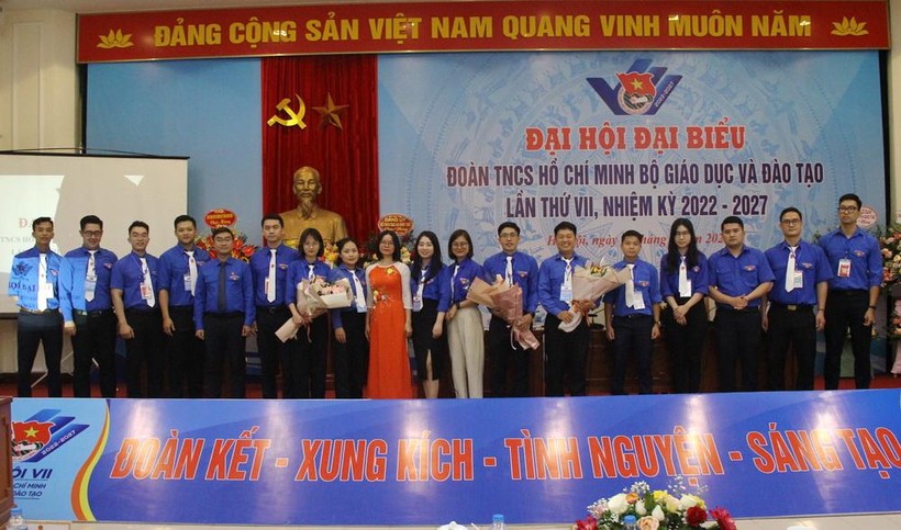 Bầu ban chấp hành Đoàn TNCS Hồ Chí Minh khoá 7, nhiệm kỳ 2022 – 2027 ra mắt Đại hội