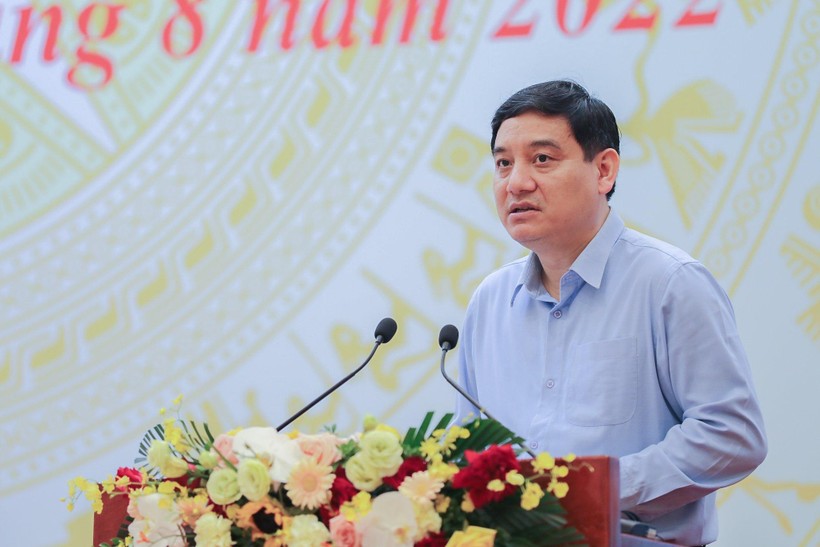 Ông Nguyễn Đắc Vinh – Chủ nhiệm Ủy ban Văn hóa, Giáo dục của Quốc hội phát biểu tại Hội nghị