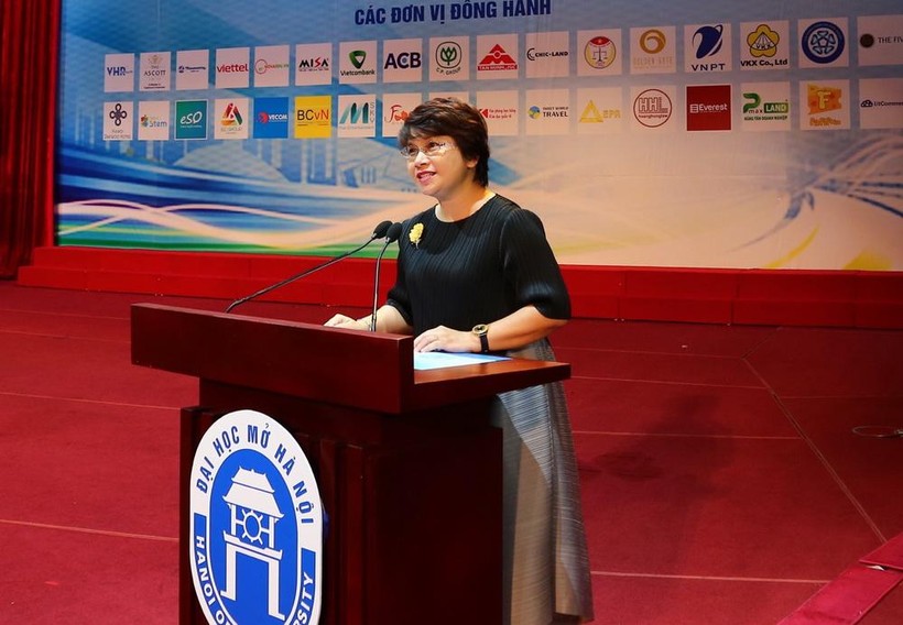 Hơn 2.500 sinh viên Trường ĐH Mở Hà Nội được nhận bằng tốt nghiệp ảnh 1