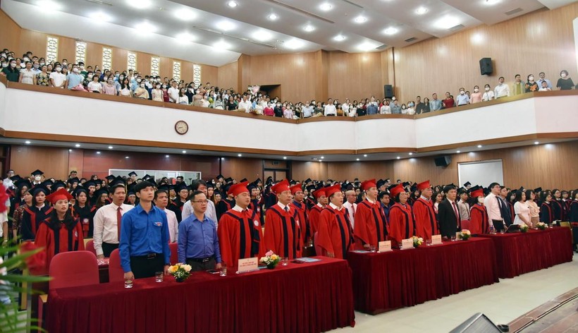 Gần 3.700 sinh viên Học viện Tài chính nhận bằng tốt nghiệp đại học chính quy ảnh 2