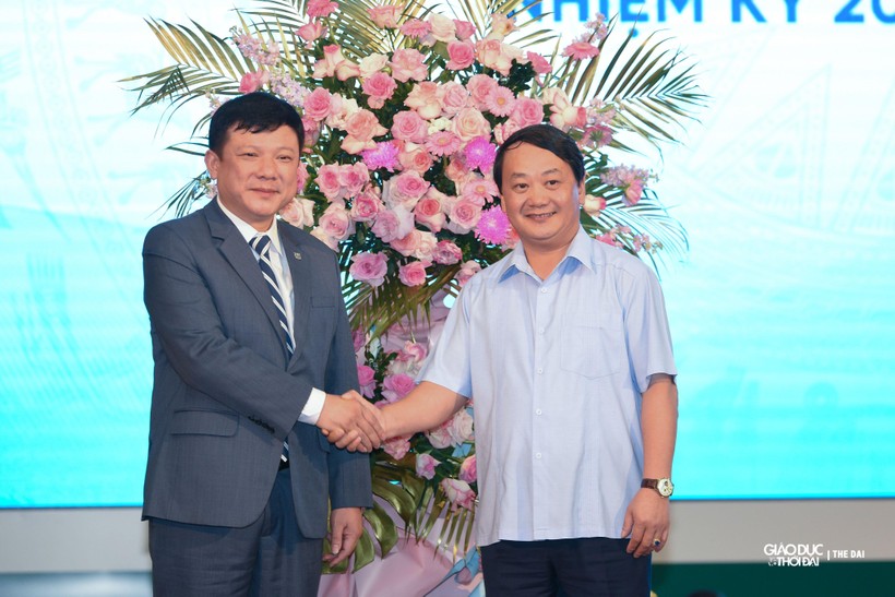 Công bố Quyết định công nhận Giám đốc Đại học Thái Nguyên với PGS Hoàng Văn Hùng ảnh 2