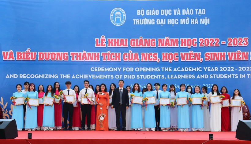 Trường ĐH Mở Hà Nội chào đón hơn 3.600 tân sinh viên ảnh 3
