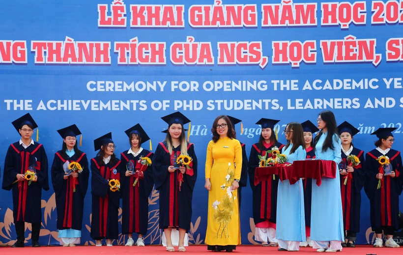 Trường ĐH Mở Hà Nội chào đón hơn 3.600 tân sinh viên ảnh 4