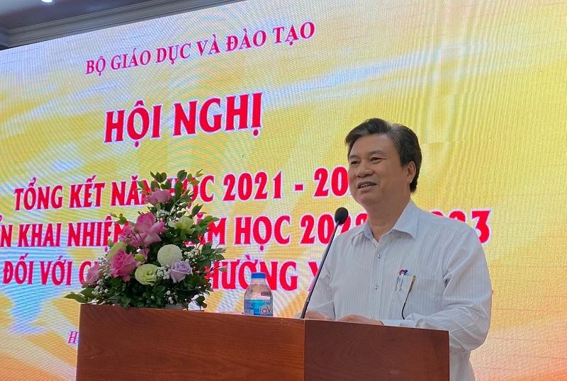 Thứ trưởng Bộ GD&ĐT Nguyễn Hữu Độ phát biểu tại hội nghị. Ảnh Ngô Chuyên.