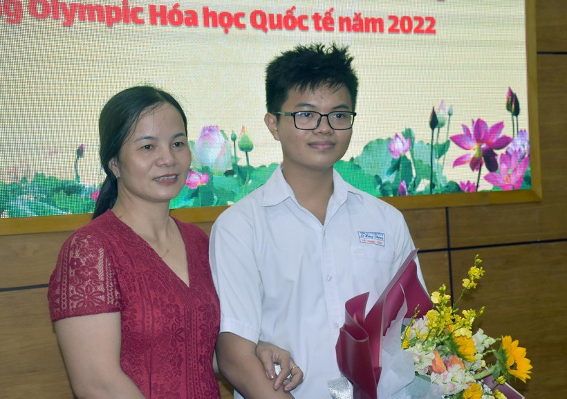 Nguyễn Việt Phong: 'Khi hay tin em đoạt HCV Olympic Hóa học quốc tế, cả nhà đều xúc động rơi nước mắt' ảnh 2