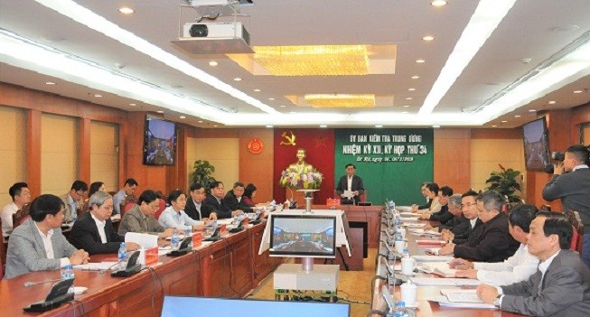 Đồng chí Trần Cẩm Tú, Bí thư Trung ương Đảng, Chủ nhiệm Ủy ban Kiểm tra Trung ương chủ trì kỳ họp.